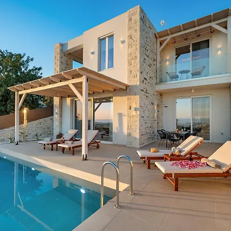 Villa Elxis Luxury Salty Pools! *